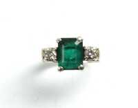 EMERALD & DIAMOND RING