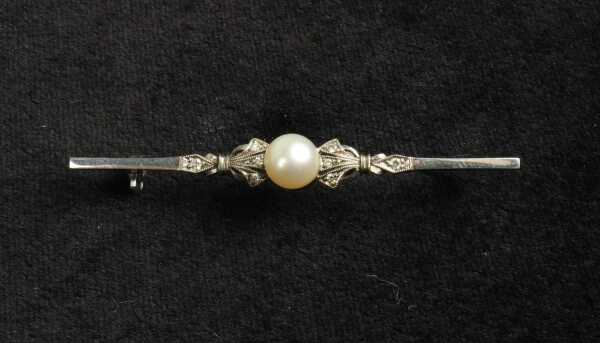 GOLD BROOCH