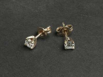 DIAMOND STUDS