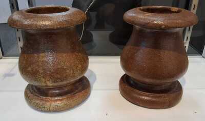 PAIR OF VESSELS