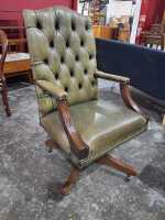 CAPTAINS CHAIR