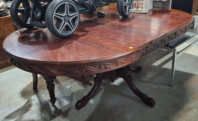Leaf Dining Table
