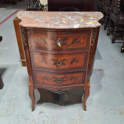 Petite Commode