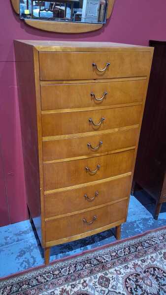CHEST OF DRAWERS
