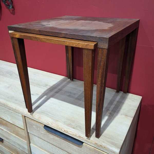NESTING TABLES