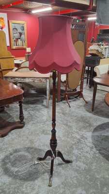 122 · STANDARD LAMP