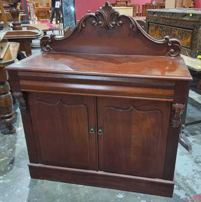 Chiffonier