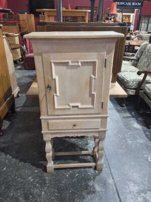 200 · HALL CUPBOARD