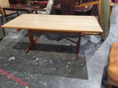 201 · DINING TABLE