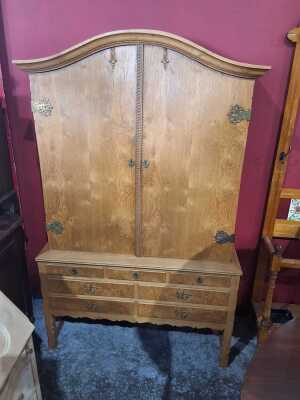 242 · CABINET