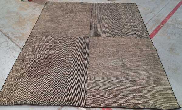 FLOOR RUG
