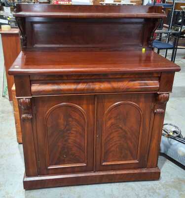 Chiffonier