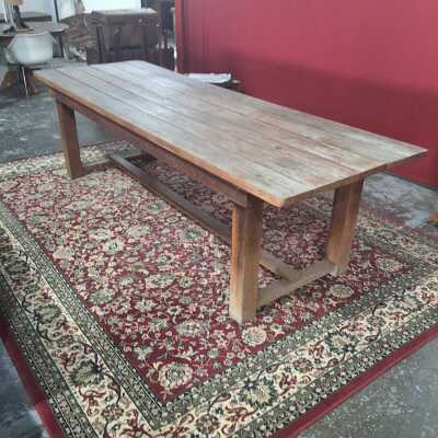 254 · OUTDOOR TABLE