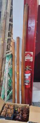 359 · CURTAIN RAILS & FINIALS