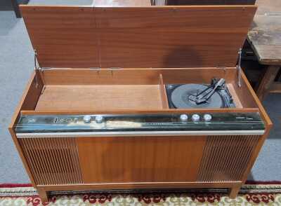 Stereogram Cabinet