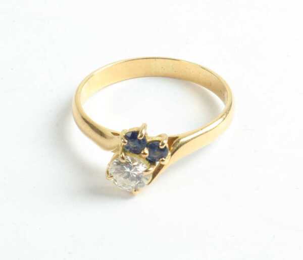 DIAMOND RING