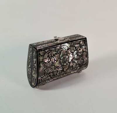 1320 · LADIES CLUTCH