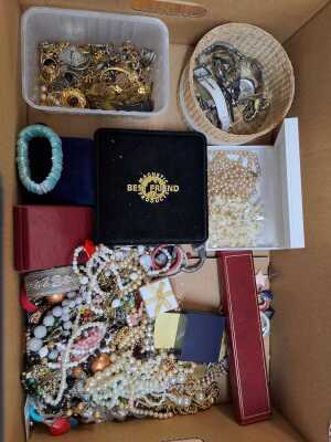 1409 · COSTUME JEWELLERY
