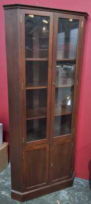24 · PARKER CORNER DISPLAY