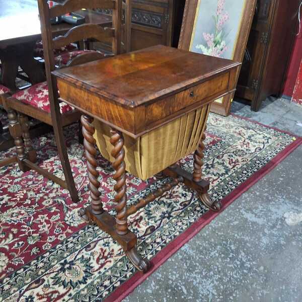 SEWING TABLE