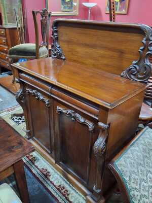 Chiffonier