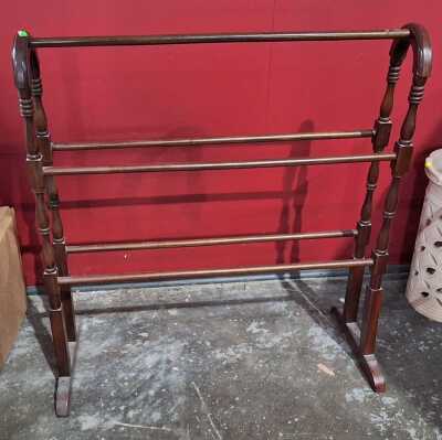 255 · TOWEL RAIL