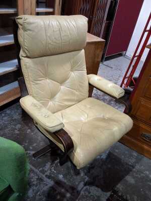 269 · SWIVEL CHAIR
