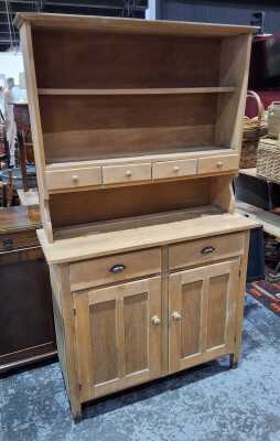 289 · KITCHEN DRESSER