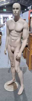 388 · MANNEQUIN