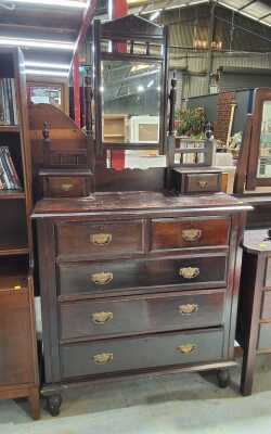 Duchess Chest