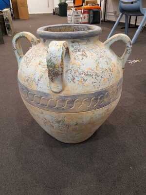 546 · TERRACOTTA URN