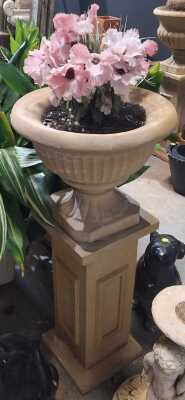 GARDEN URN