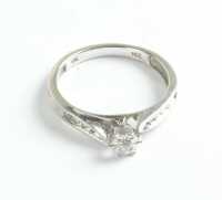 DIAMOND RING