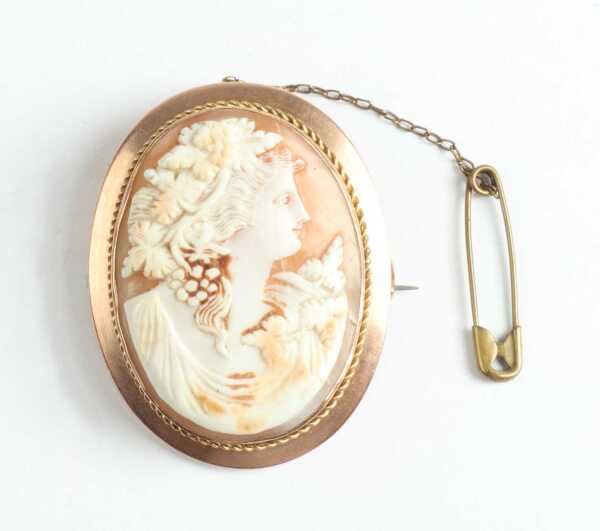 GOLD BROOCH