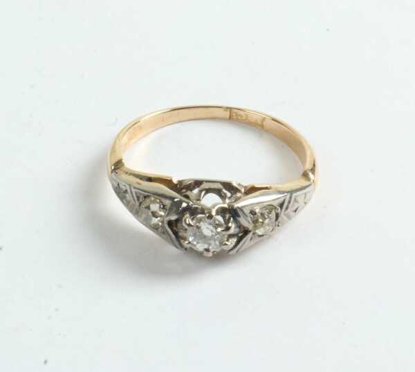 DIAMOND RING