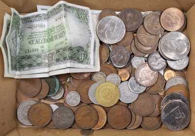Coins & Banknotes