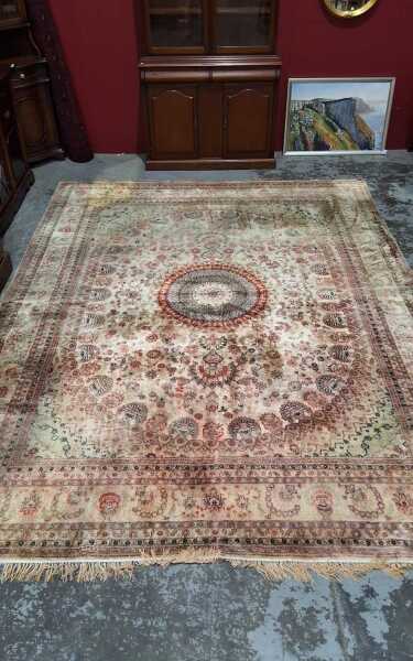LARGE FLOOR RUG