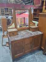 DRESSER