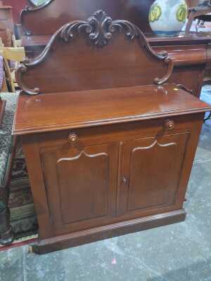 Chiffonier