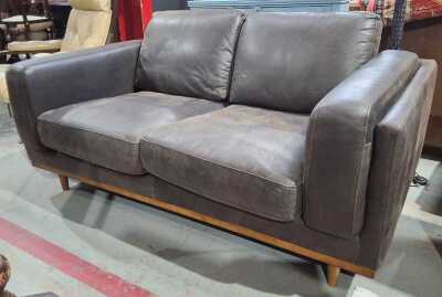 Leather Lounge