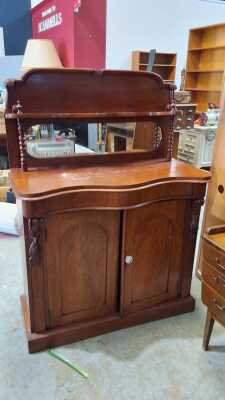 Chiffonier
