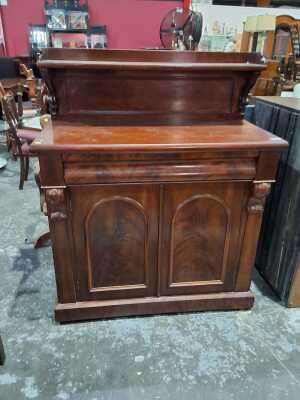 Chiffonier