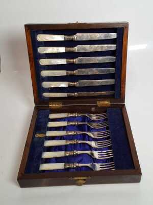 CUTLERY SET