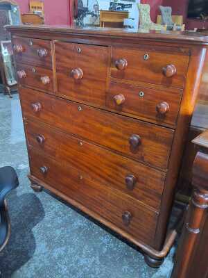 CHEST OF DRAWERS