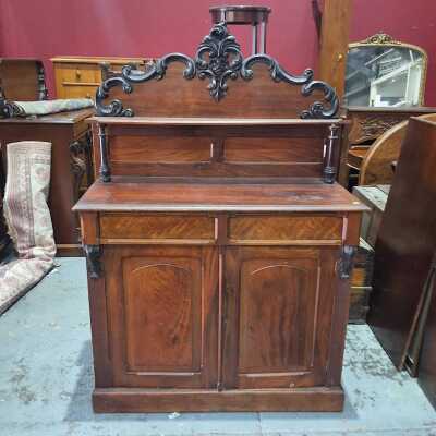 Chiffonier