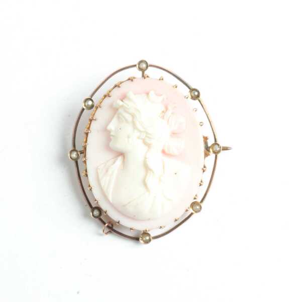 GOLD BROOCH