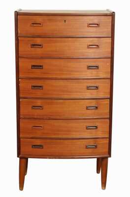 11 · TEAK SEMANIER CHEST
