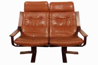 16 · LEATHER LOUNGE