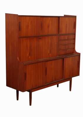 31 · TEAK HIGHBOARD