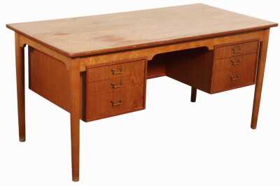 68 · TEAK DESK